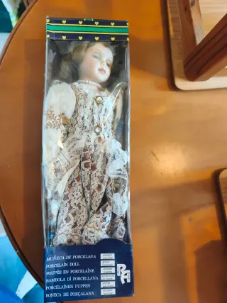 Muñeca de porcelana vintage
