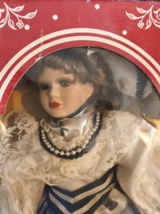 Muñeca de porcelana vintage