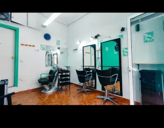 Se vende local con  peluquería en PETRER