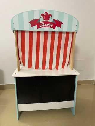 Teatro de marionetas de madera y marionetas