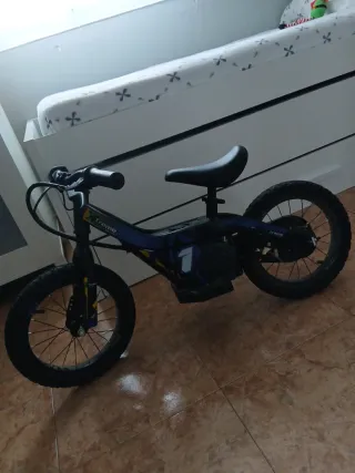 Bici Eléctrica Infantil Xtreme con casco y cargado