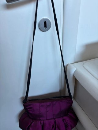 Borsa artigianale in seta con tracolla regolabile