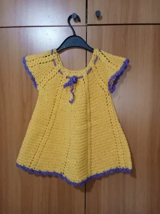 Vestitini per bambina di lana fatti a mano