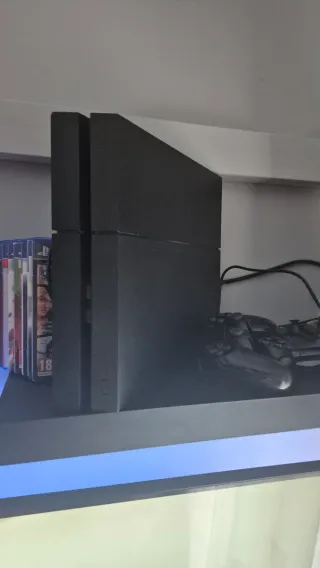 PS4 (PlayStation 4) + 7 juegos + 3 mandos