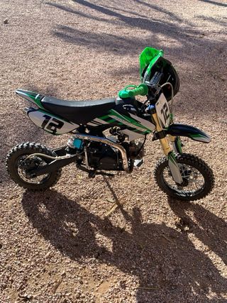 Moto de cross en buen estado para adolescentes