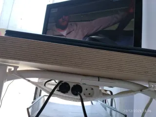 Escritorio moderno blanco y marrón