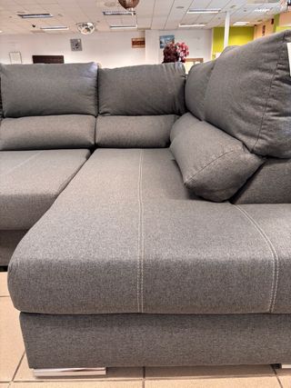 Rinconera gris con doble chaise longue