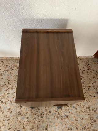 Mesa auxiliar con ruedas