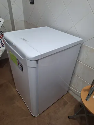 Congelador vertical blanco