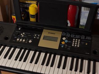 Teclado Yamaha YPT-220 en muy buen estado