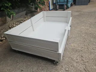 Cama para perro con ruedas