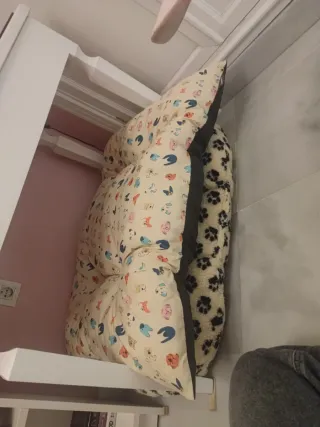 Cama acolchada para perro con estampado
