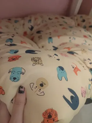 Cama acolchada para perro con estampado