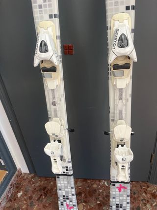 Esquís mujer Salomon + fijaciones perfecto estado