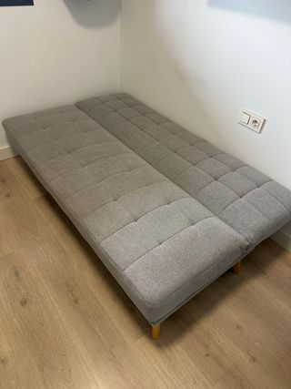 Sofá Cama Gris Tela. En modo cama mide 1,05