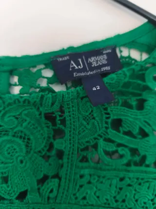 Blusa verde con encaje