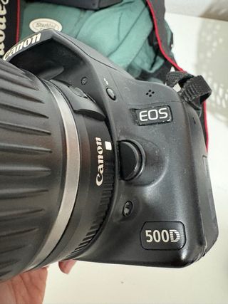 Cámara Canon EOS 500D con bolso