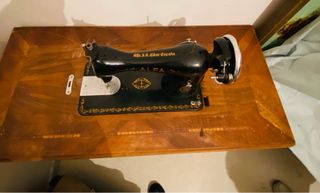 Máquina de coser ALFA vintage con mesa