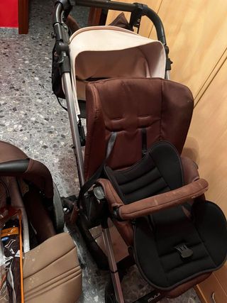 Carro de bebé marrón y beige