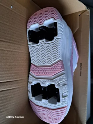 Deportivas con patines talla 29