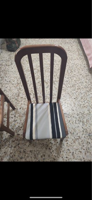 4 sillas de madera tapizadas