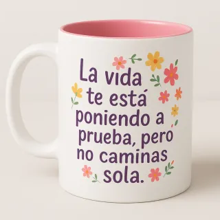 Taza de cerámica blanca con interior rosa