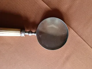 Lupa Vintage Hueso y Metal