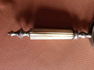 Lupa Vintage Hueso y Metal