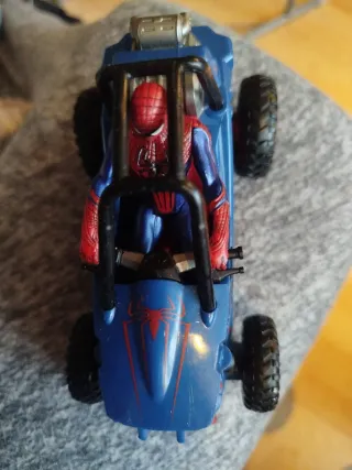 Spiderman coche de 15cms aprox