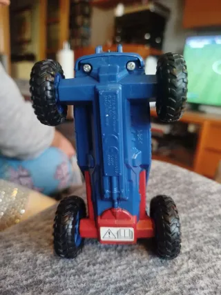 Spiderman coche de 15cms aprox