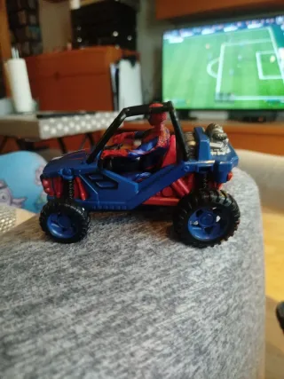 Spiderman coche de 15cms aprox