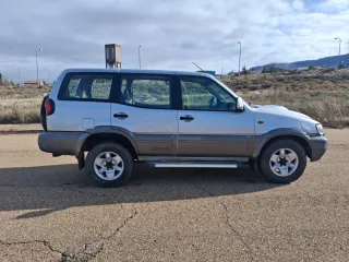 Nissan Terrano II 2003