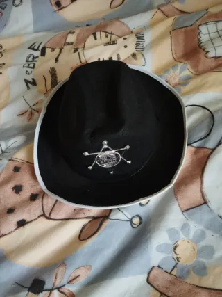 Sombrero de sheriff negro con insignia