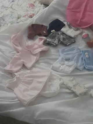 2 Muñecos Bebé con Chupete y Gorro