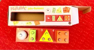 Lote de juguetes Fisher-Price y puzzles de madera.