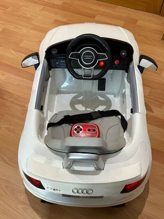 Coche Eléctrico Audi TT RS 12V con Mando