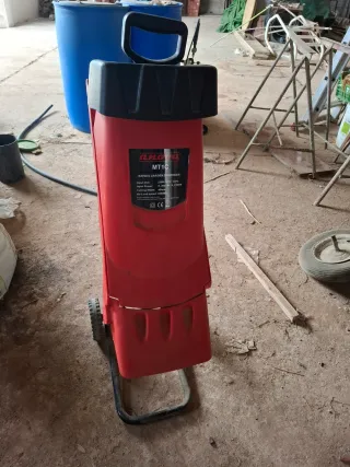 Trituradora eléctrica roja