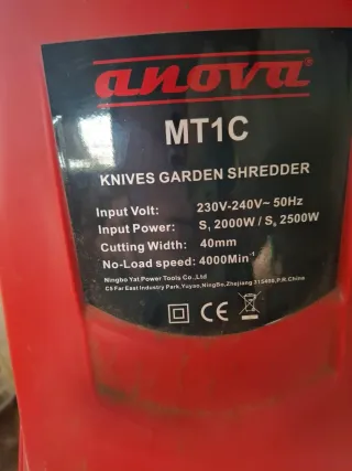 Trituradora eléctrica roja