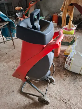 Trituradora eléctrica roja