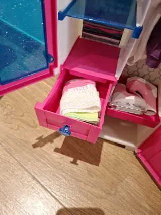 Armario Nancy Rosa con Cajones y Espejo