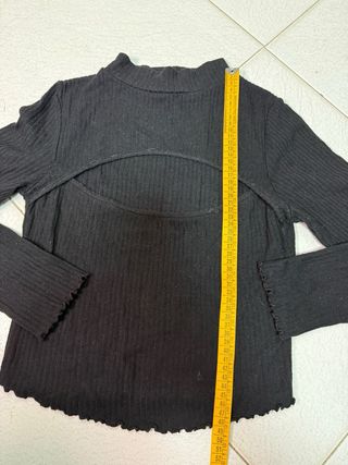 Maglioncino donna nero con cut-out