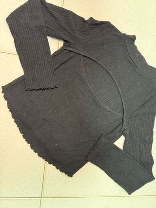 Maglioncino donna nero con cut-out