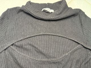 Maglioncino donna nero con cut-out