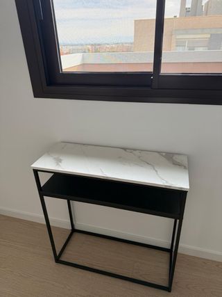 Mesa auxiliar metal y mármol