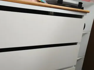 Cómoda blanca y madera Ikea