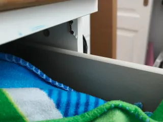 Cómoda blanca y madera Ikea