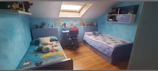 Dormitorio juvenil 1 cama nido y otra con cajones