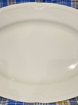 Tetera y plato antiguo de porcelana