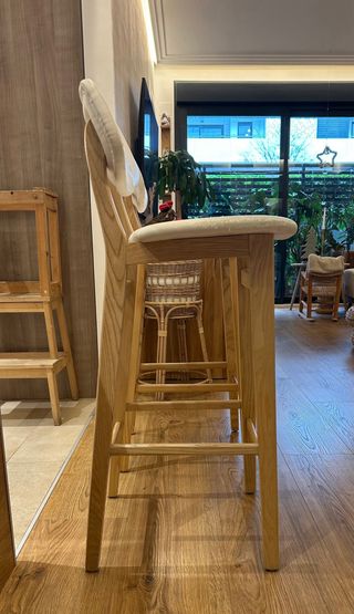 2 Taburetes Altos Madera y Tapizado Blanco