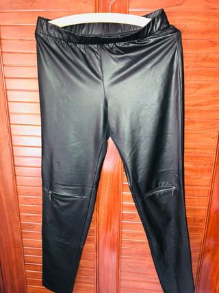 Leggings efecto piel Calcedonia negros